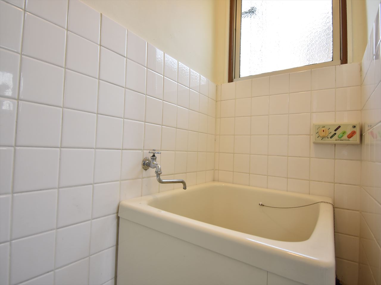 バス・シャワールーム　リフォームしており、綺麗な風呂です。