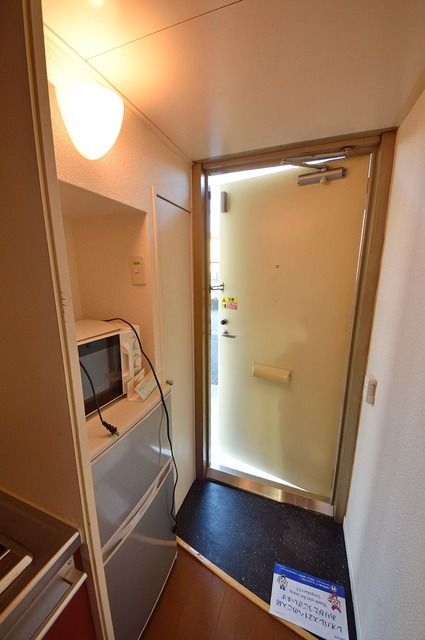 レオパレスヒルサイドテラスの玄関写真