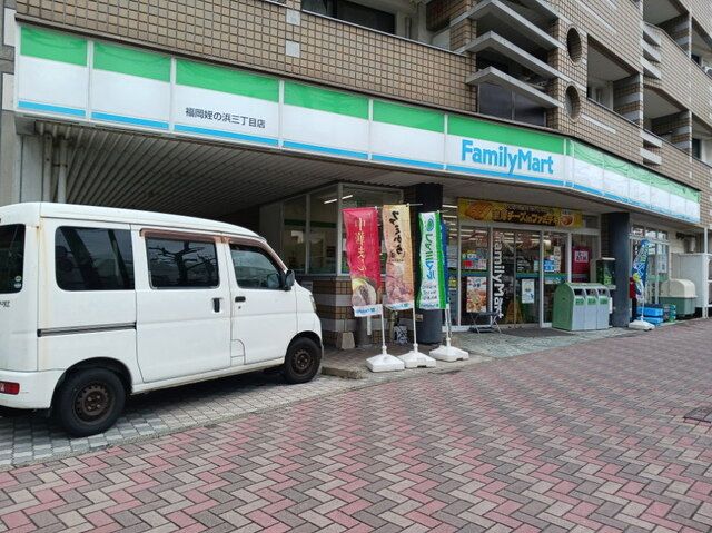 コンビニ　ファミリーマート（コンビニ）まで550m