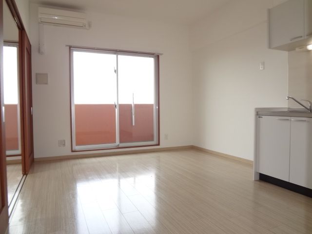 居室・リビング　明るいリビング