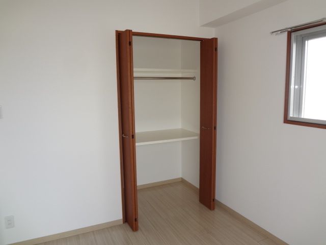 収納　仕切りのある収納