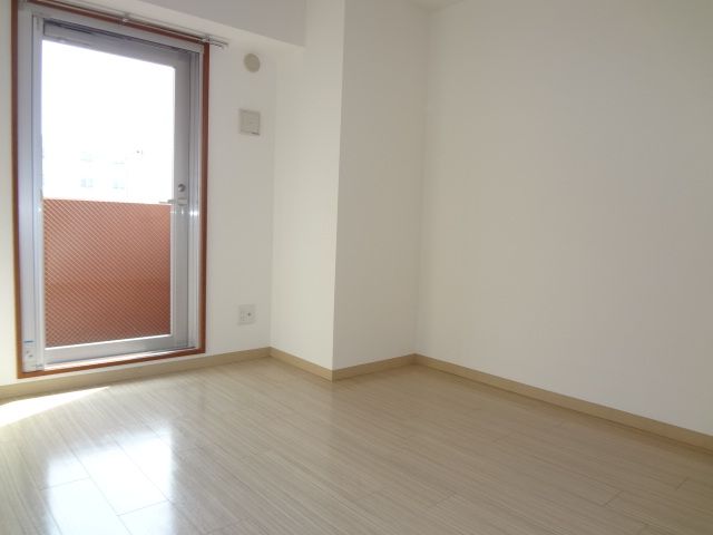 その他　明るい洋間