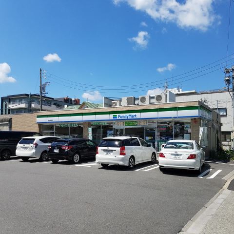 コンビニ　ファミリーマート（コンビニ）まで170m