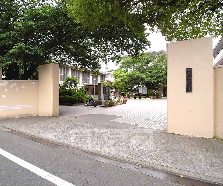 中学校　上京中学校（中学校）まで360m