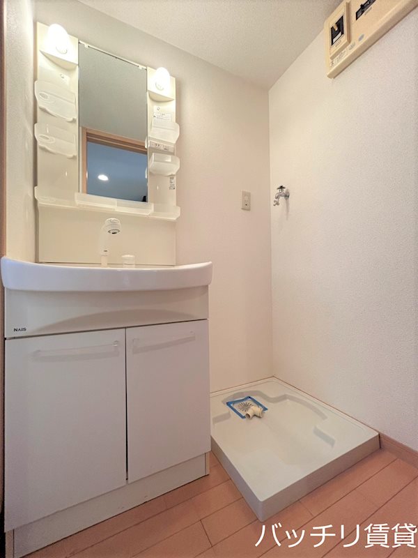 洗面設備　画像は別号室の為、現況優先