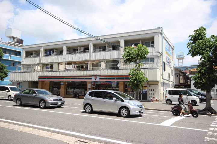 コンビニ　セブンイレブン（コンビニ）まで965m