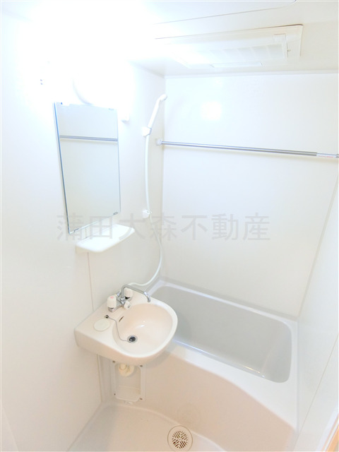 バス・シャワールーム　浴室乾燥機付きのバスルーム　お風呂