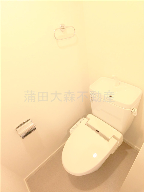 トイレ　温水洗浄便座付きのトイレ