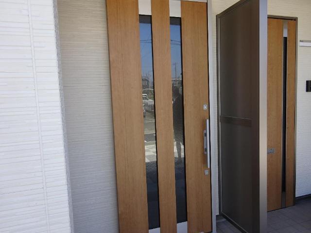玄関　玄関ドア