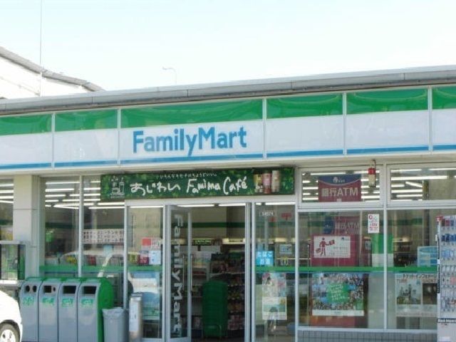コンビニ　ファミリーマート（コンビニ）まで750m
