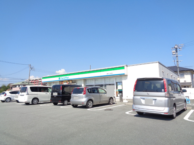 コンビニ　ファミリーマート嬉野中川新町店（コンビニ）まで495m