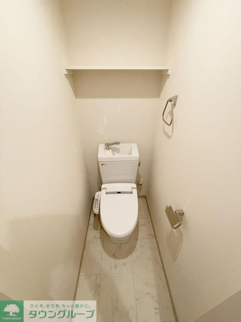 トイレ　★洗浄機能付き便座＆上部棚あり★