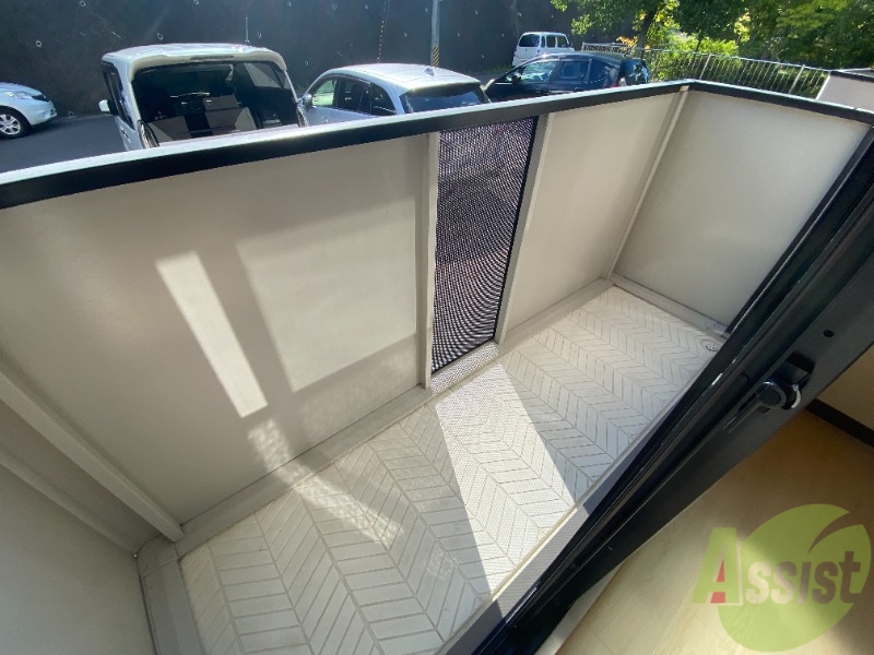 バルコニー　バルコニーは洗濯物を干すスペースが確保されていました。