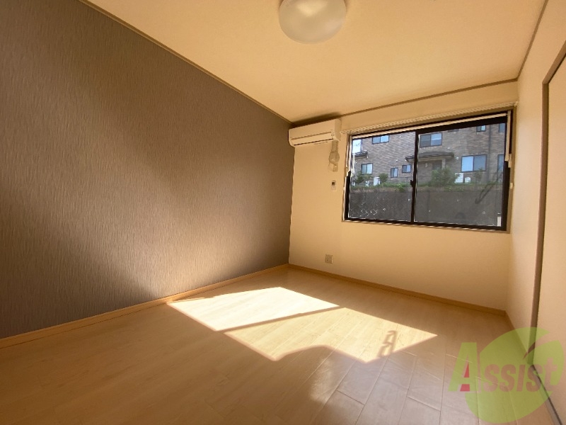 居室・リビング　リビングはこんな感じです。窓が大きくて良く陽が入ってきます。