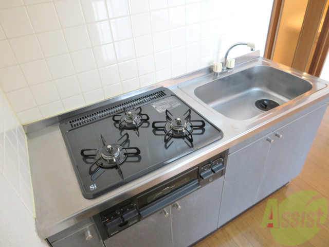 キッチン　シンプルなキッチンです。一人暮らしにはちょうどいいサイズ。