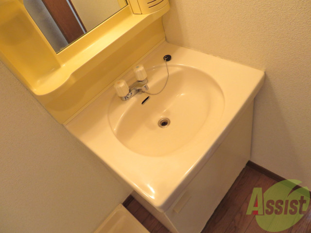 洗面設備　洗面台。朝の身支度はここでばっちり決めましょう。