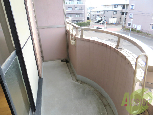 バルコニー　バルコニーは幅があり、広い印象を受けました。