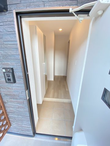 玄関　※同タイプ写真になります