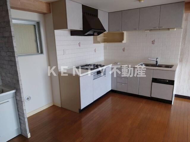 キッチン　コンパクトなキッチンで掃除もラクラク