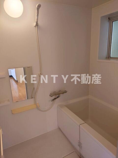 バス・シャワールーム　コンパクトで使いやすいお風呂です