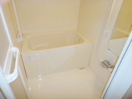 バス・シャワールーム　落ち着いた空間のお風呂です