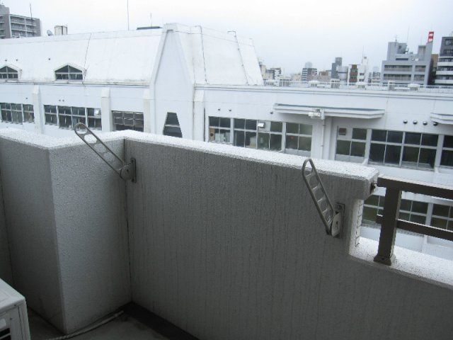 バルコニー　お洗濯にも便利なバルコニー付き