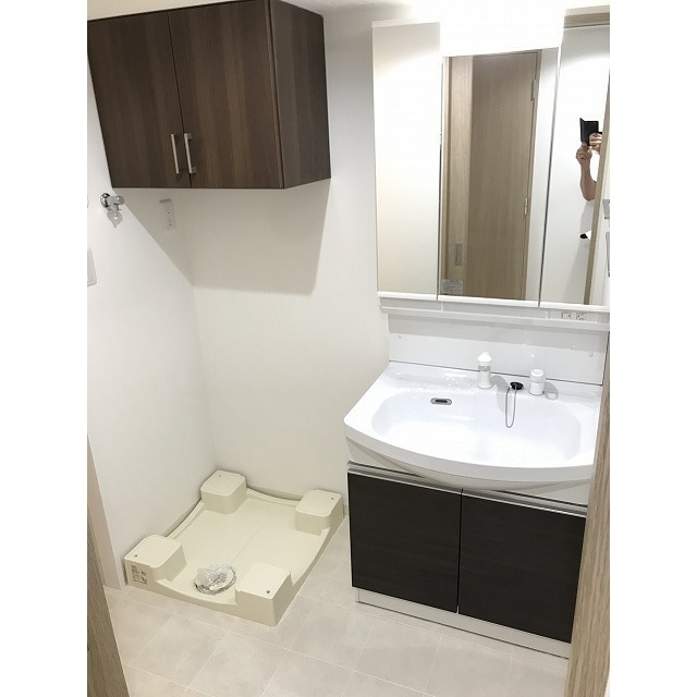 洗面設備　シャワー付き