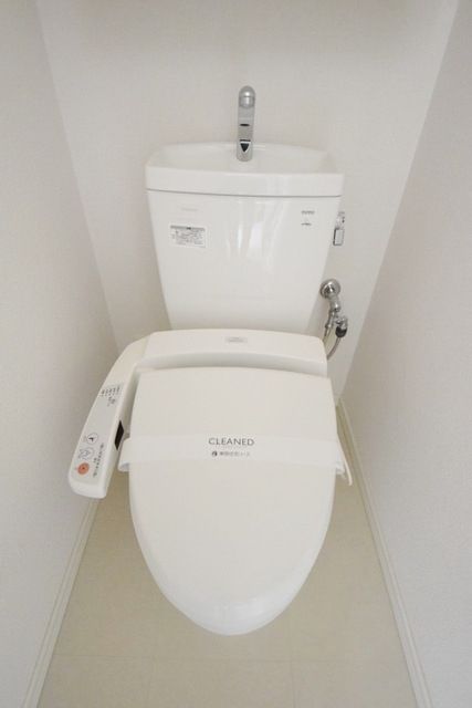 トイレ　同物件別部屋写真