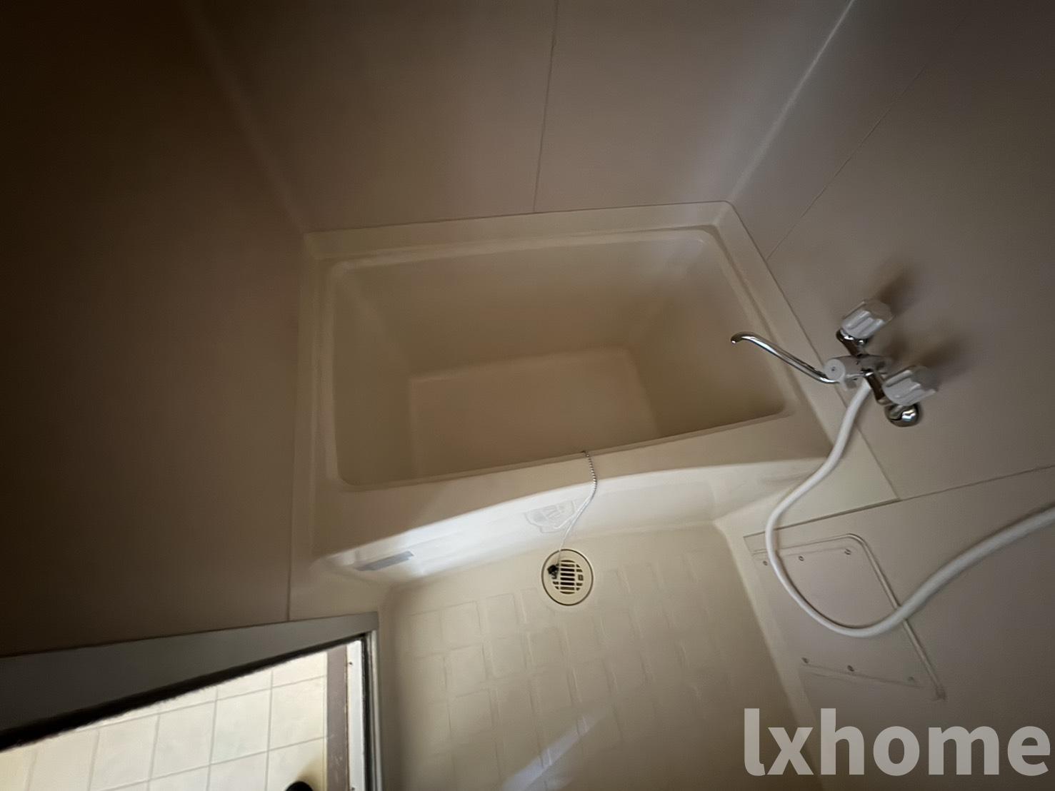 バス・シャワールーム　コンパクトで使いやすいお風呂です