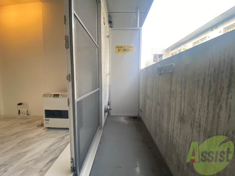 バルコニー　バルコニーです。洗濯物を干すもよし、一息つくもよしですね。