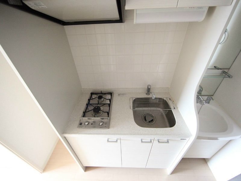 キッチン　システムキッチン（ガス2口）冷蔵庫・レンジ等ご用意できます