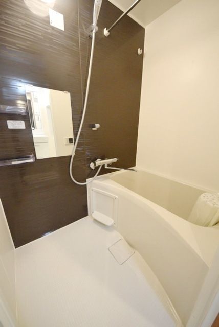 バス・シャワールーム　★広々としたバスルームです★