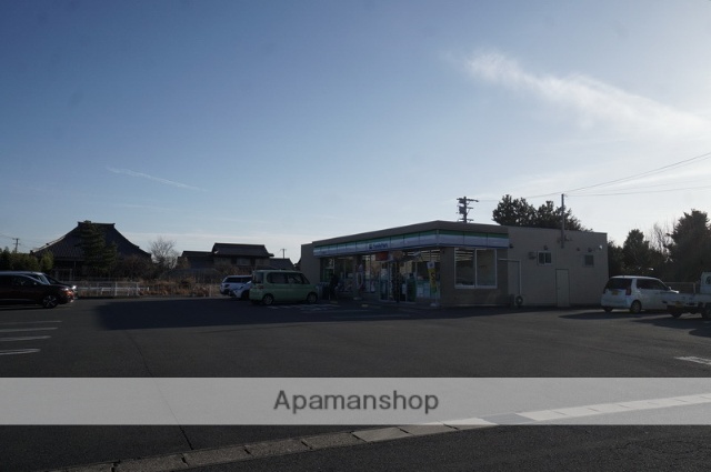 コンビニ　ファミリーマート（コンビニ）まで196m