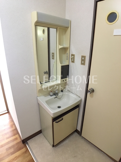 洗面設備　独立洗面台、朝の身支度には欠かせません 同型タイプ