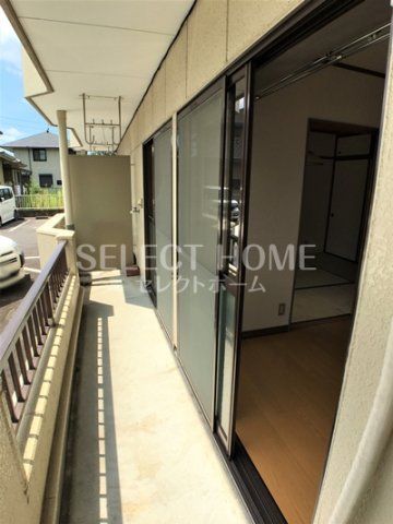 バルコニー　開放的で明るい空間を演出してくれるバルコニーです 同型タイプ