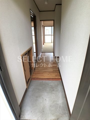 玄関　収納もある玄関です 同型タイプ