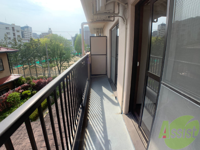 バルコニー　お天気のいい日はバルコニーで洗濯物も干せますよ。