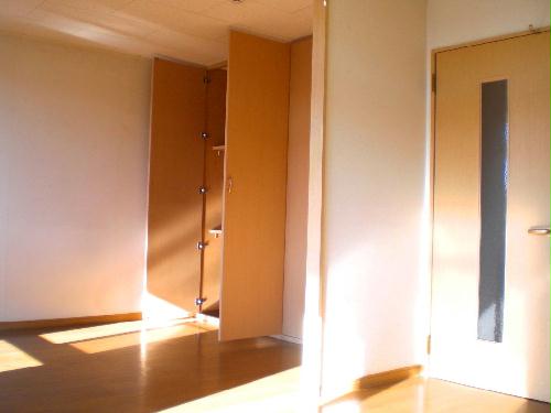 居室・リビング　２ＤＫなのでファミリー・カップル層にもオススメです。