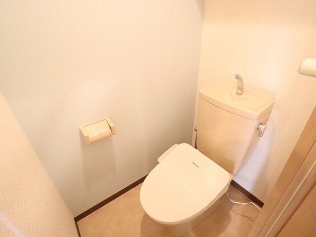 トイレ　温水洗浄暖房便座