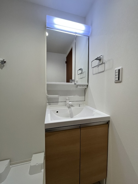 洗面設備　☆全面鏡で使いやすい独立洗面化粧台☆