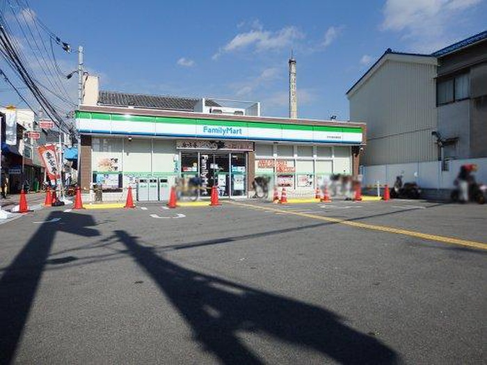 コンビニ　ファミリーマート（コンビニ）まで360m