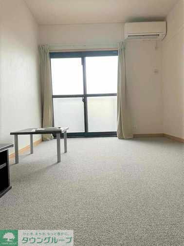 居室・リビング　部屋ごとにタイプが異なります。