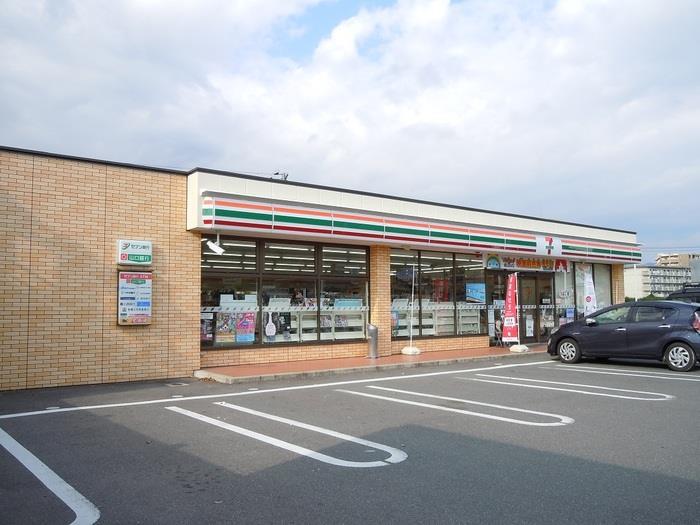 コンビニ　セブンイレブン山口上平井店（コンビニ）まで389m