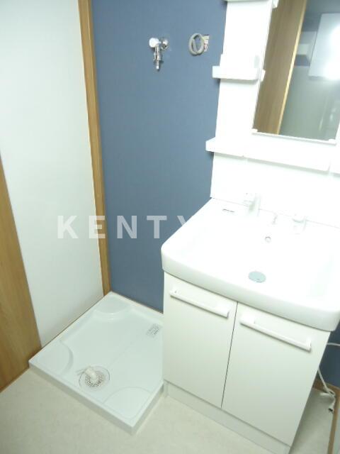 洗面設備　明るい洗面所です