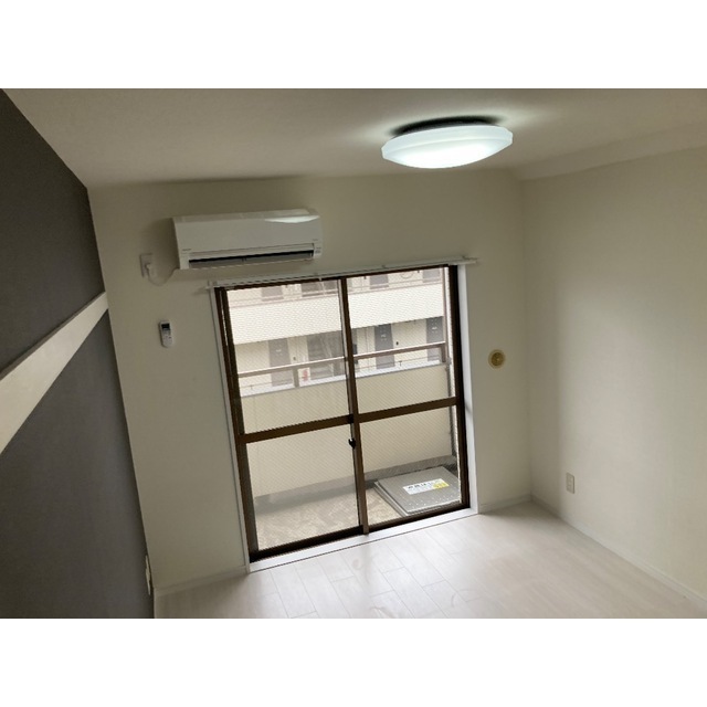 居室・リビング　こちらの居間で趣味の時間をお楽しみください