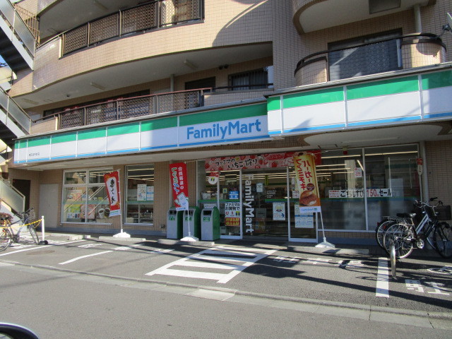 コンビニ　ファミリーマート幸区役所前店（コンビニ）まで151m