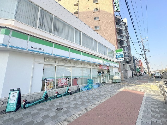コンビニ　ファミリーマート　東淀川駅前（コンビニ）まで166m