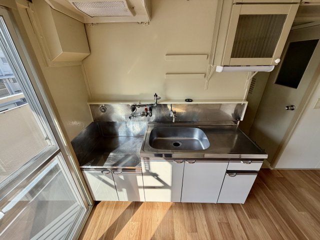 キッチン　壁付けキッチンでスペースを最大限有効活用できます！