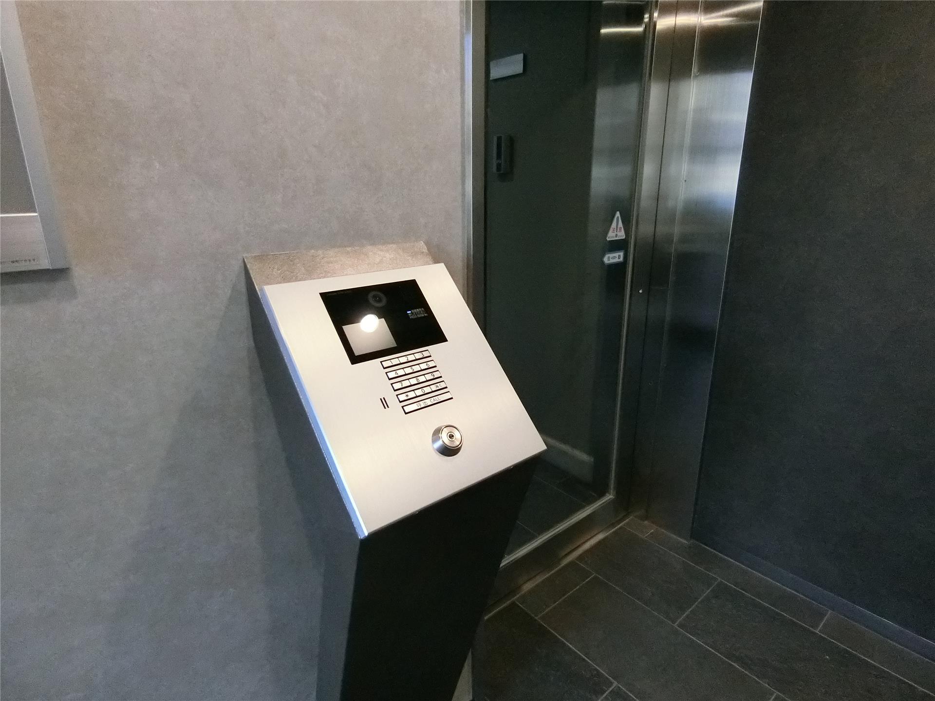 エントランス　オートロック付きのエントランスです♪