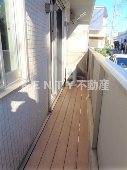 バルコニー　暖かな日差しのふりそそぐバルコニー